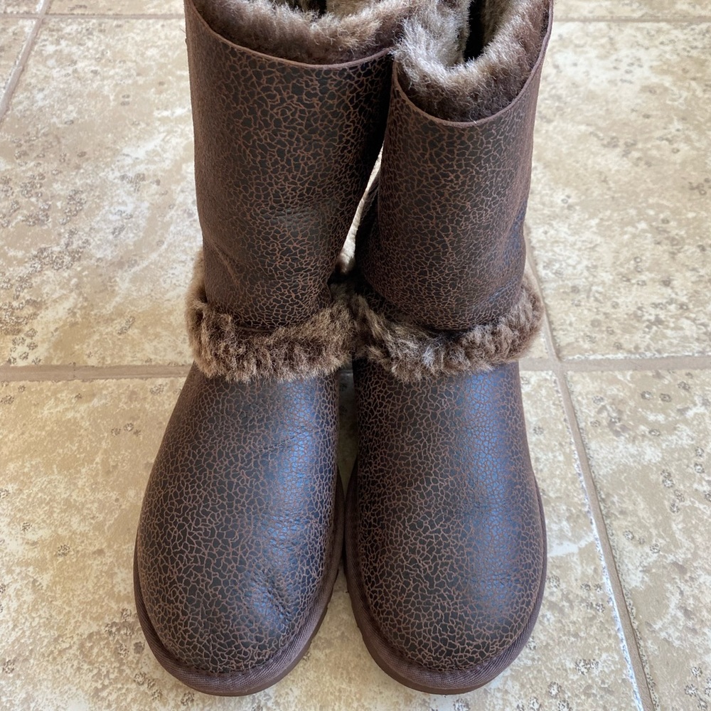 UGG SKYLAH brown bomber suede/sheepskin buckle boots size 9